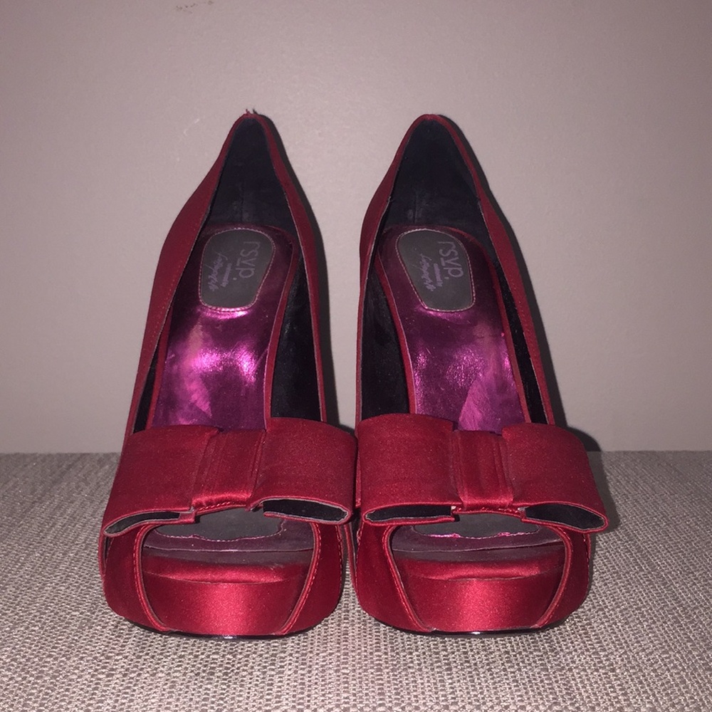 Red heels with bow